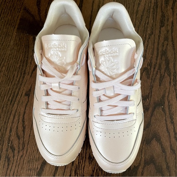 Reebok Classic Light Pink Pearlized Sneaker 7.5 - Picture 2 of 4